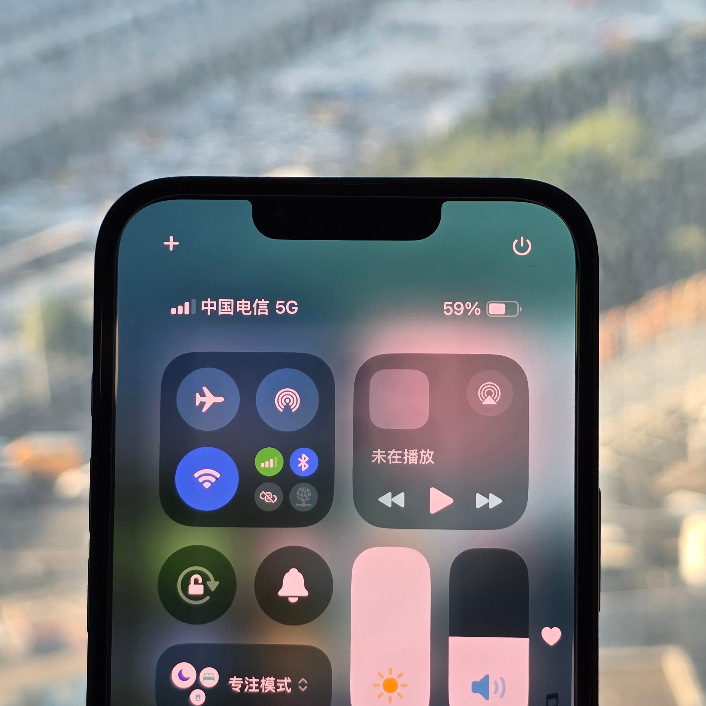 有锁还得看电信，iPhone 16e C1基带电信volte单卡5G可以飞。 ​