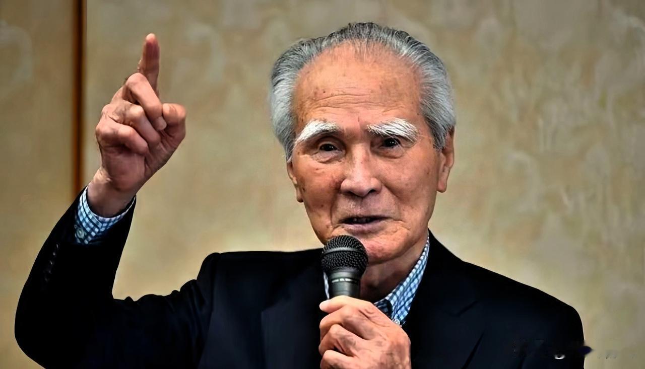 万万没想到，
      一位日本人的去世，
       在咱国内直接“霸榜”