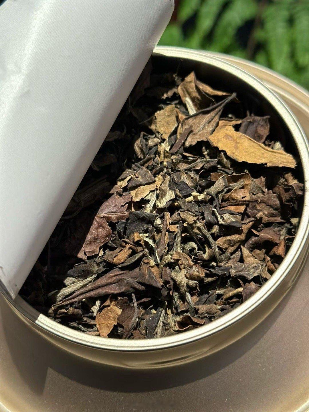 认清一个人后：不拆穿、不沟通、不追问。最体面的做法，就是表面不动声色，内心划定界
