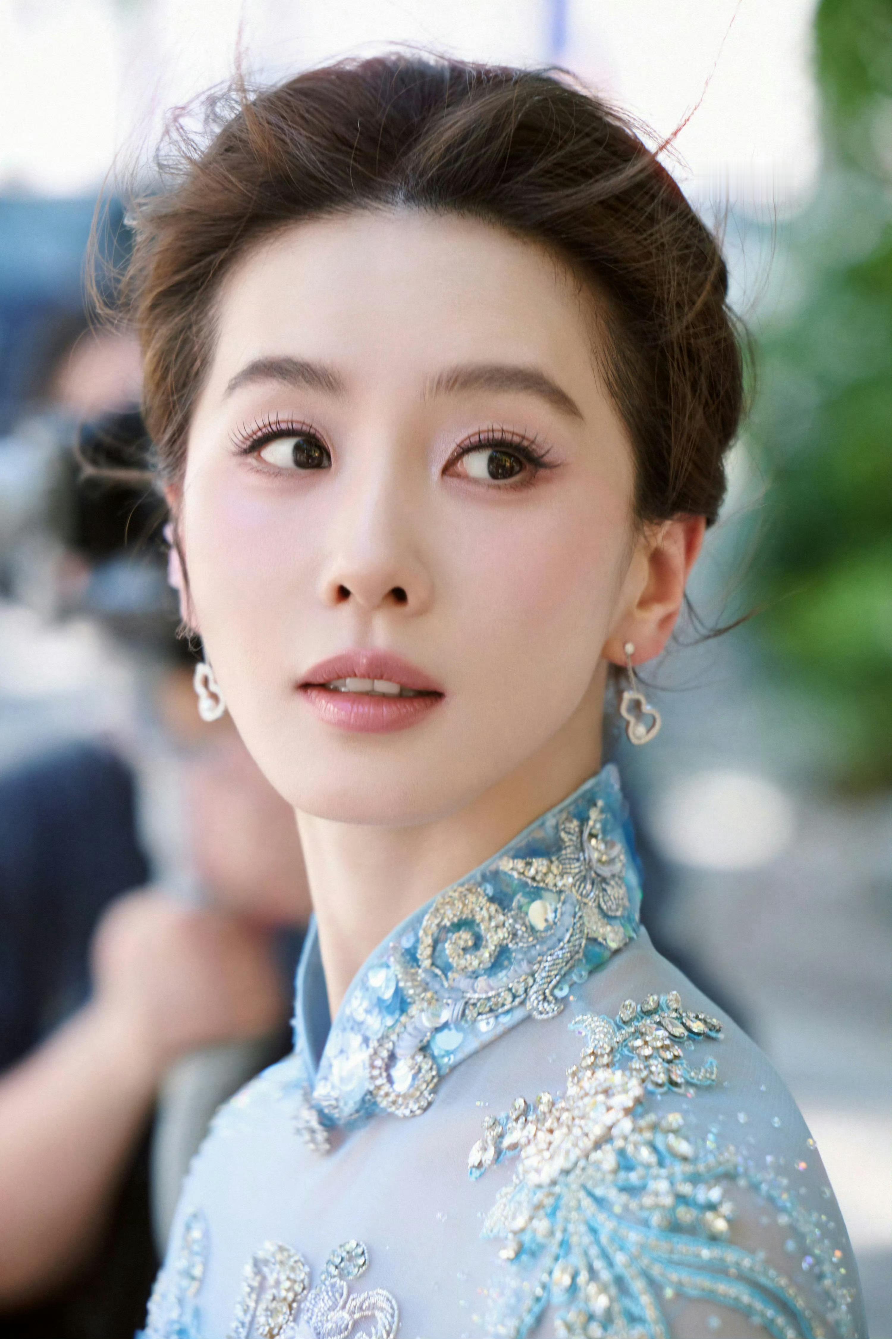 每次一看到诗诗妈妈的高冷脸就受不了这是病吗？ 