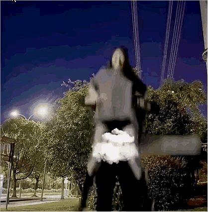 如果不是情侣，衣服卡住那一刻就尴尬了[捂脸]