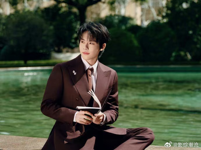 周奇 脸颊痣 谁懂啊，周奇这颗脸颊痣真的是神来之笔，自带一种温柔又矜贵的氛围，不