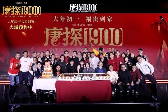 黄轩女友夸蒋璐霞非常酷  啥也不说了，这就去看电影蛟龙行动，黄轩女友也现身在路演