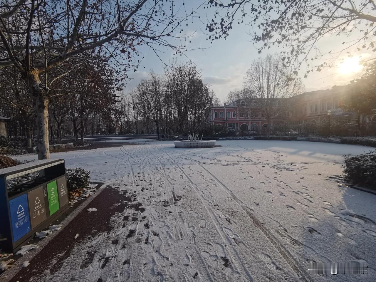 今天，冬至日，
三个半小时的飞越，
完成了从冰天雪地到四季如春的
季节跨越，
也