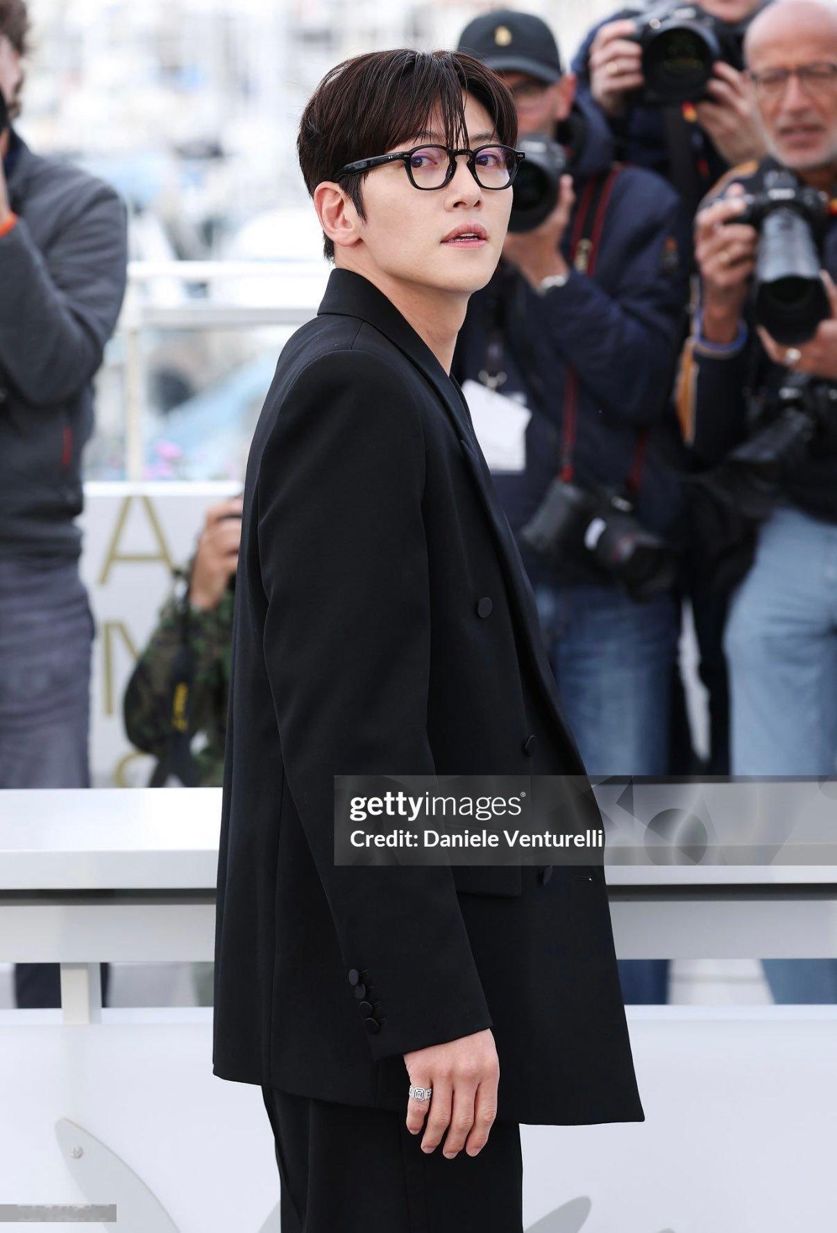 池昌旭✖️戛纳电影节 《群体》photocall 环节 📷 