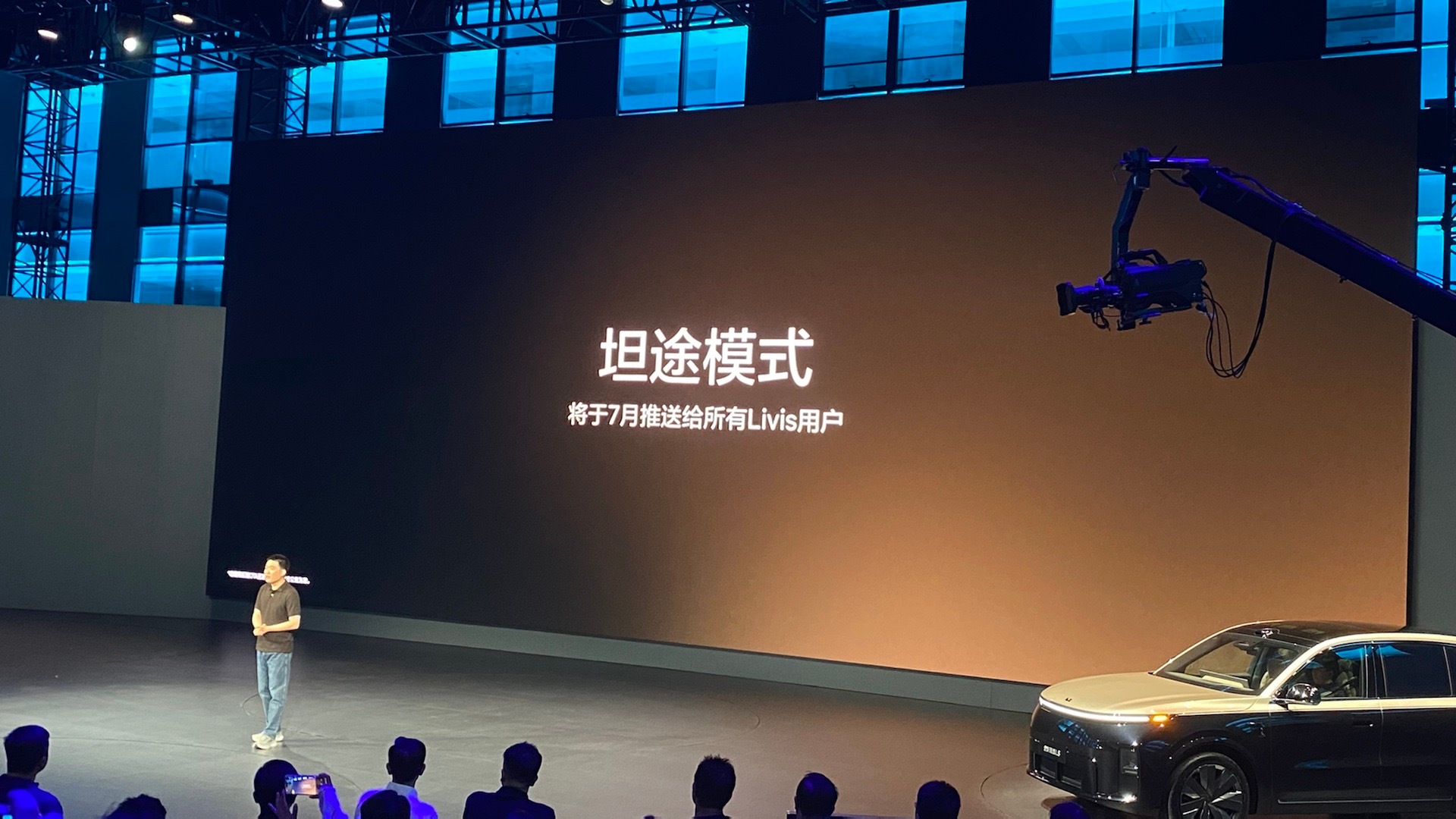 全新理想l8上市下个月坦途模式将推送给理想所有 Livis 车型。李想剧透今晚l