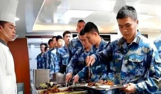 都说航母是吞金兽，到底有多夸张？就拿山东舰来说，每天光猪肉，就得整整 24 头摆