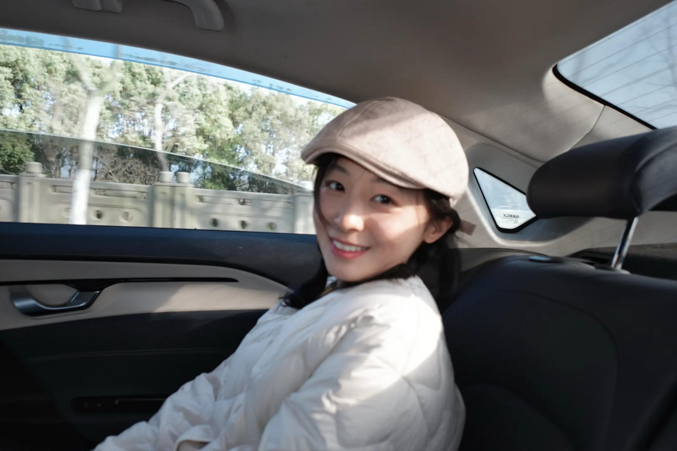 是否两个人足够捕捉爱的镜头。  上个BGM我不满意😔