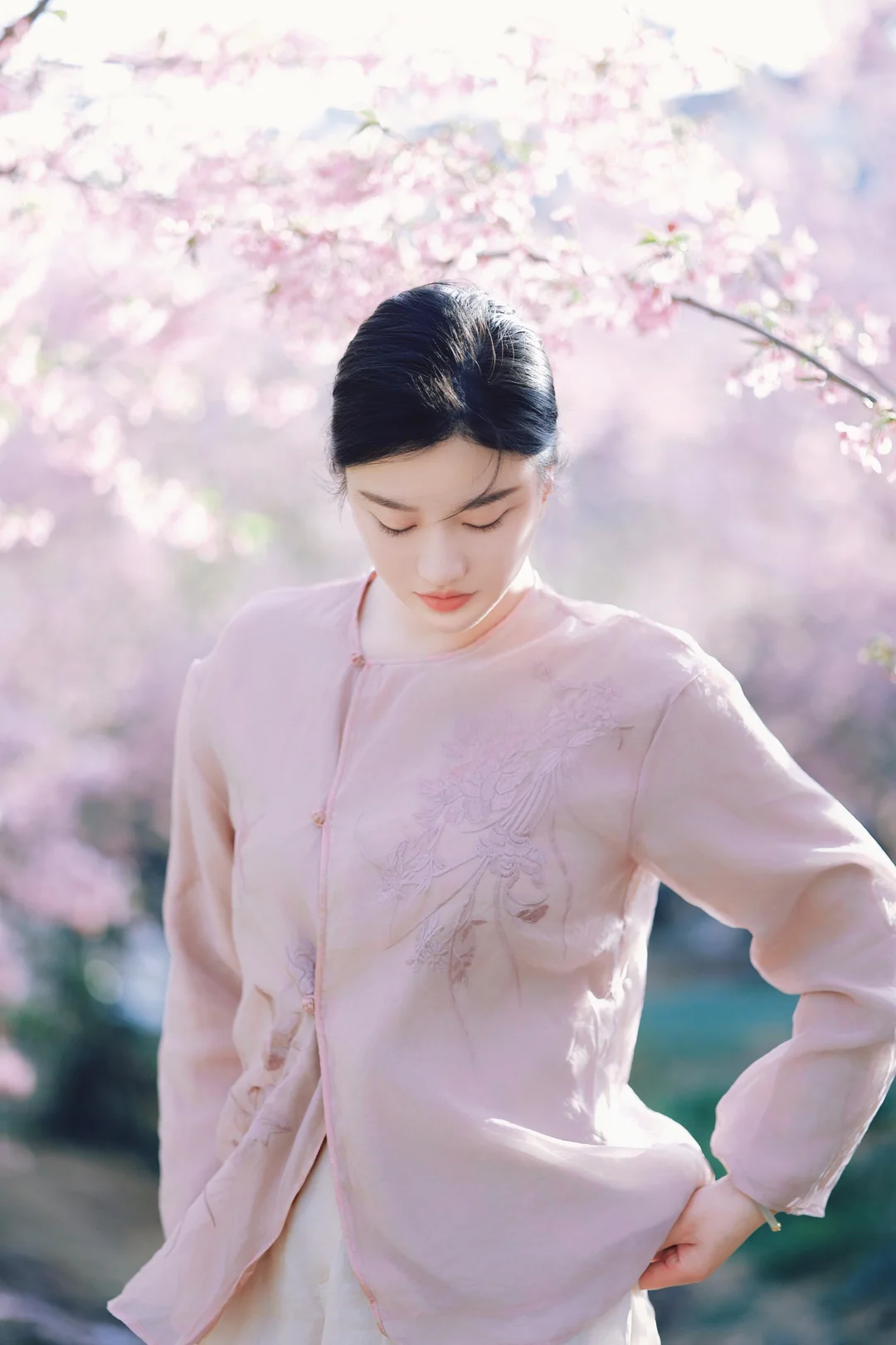 武汉樱花🌸一年一度樱花树下站谁都美丽