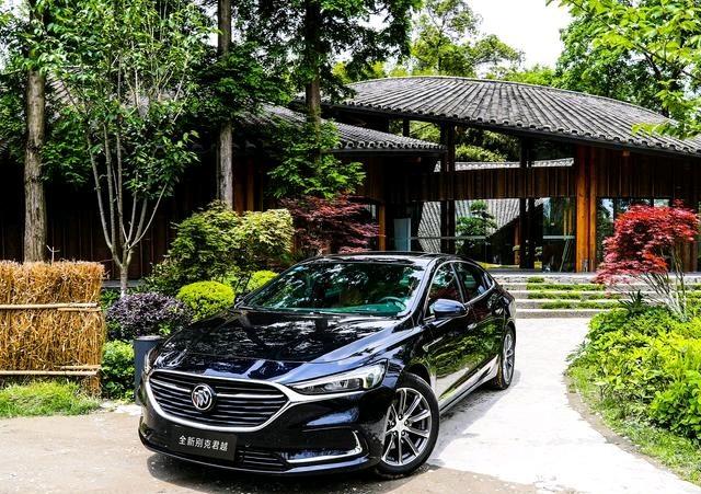 听我一句劝，老车能开就别换。

现在这行情，新车都卷成麻花了，你手里那台老燃油车