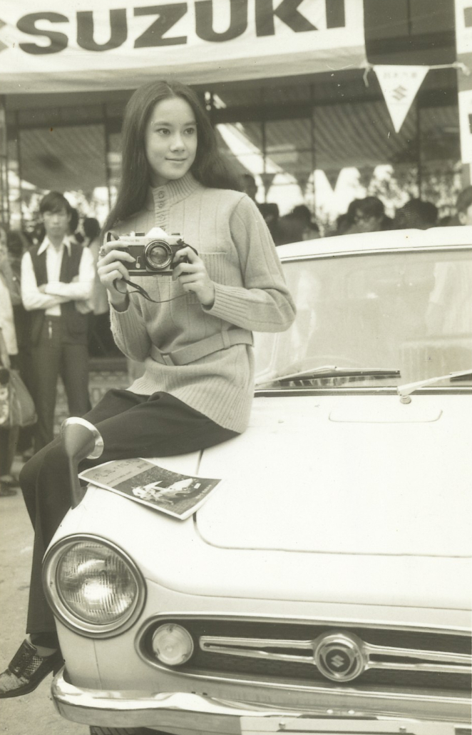 “嘉禾公主”苗可秀回港，与好友邵音音约饭。 