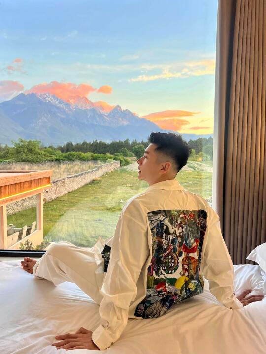 躺着就能看日照金山🏔️