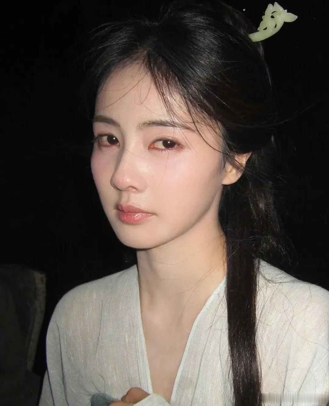 🍍：我又来催数据啦  哭肿了可还行？ 