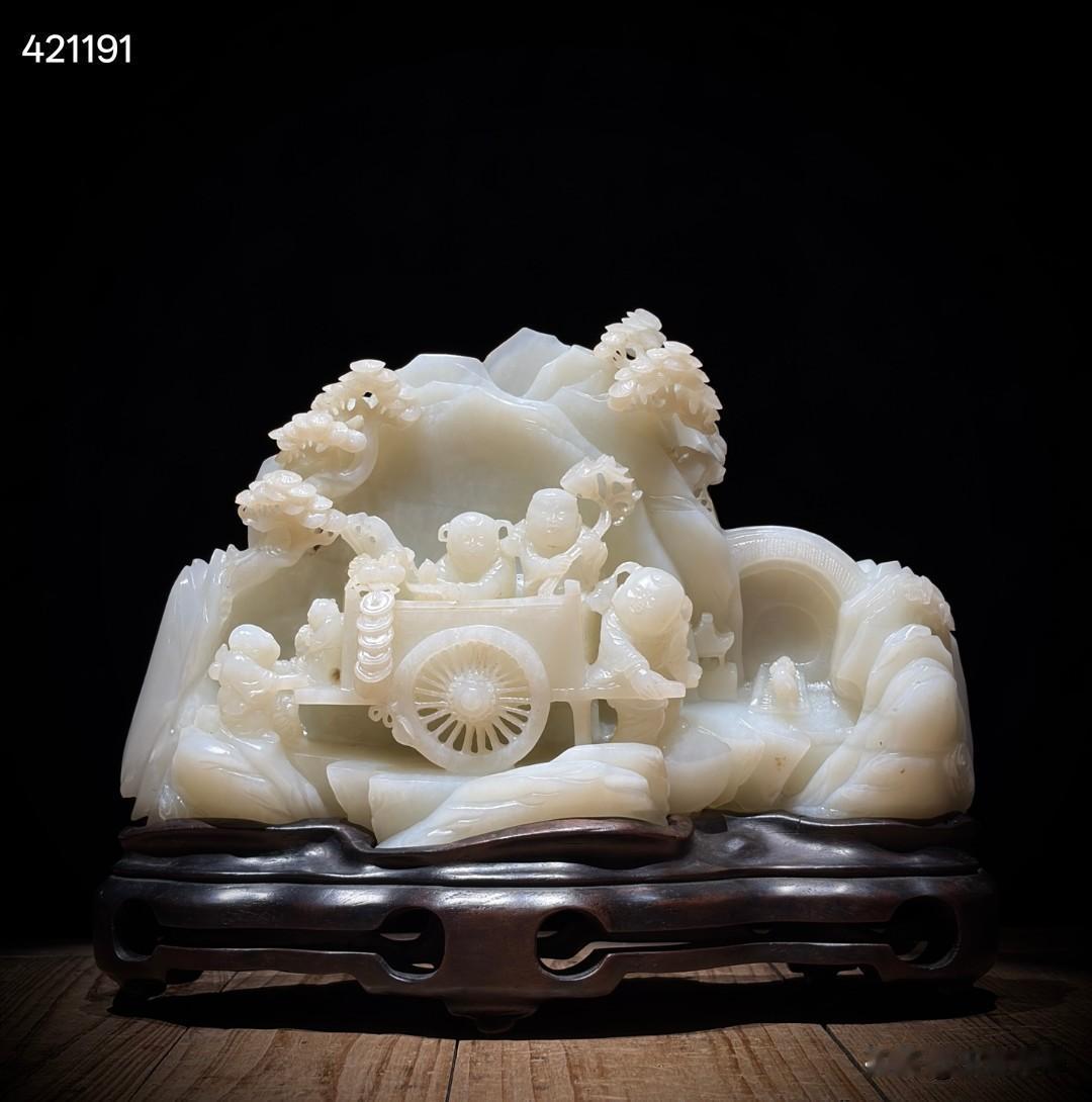 白玉童子运财山子｜雅藏珍品
——————————
整体长31公分，高23公分，总