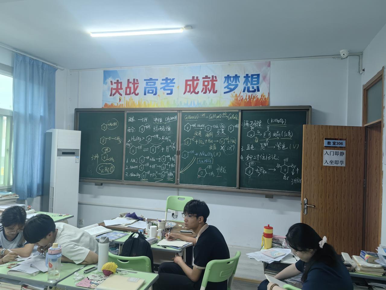 脚踏实地，青春无悔[送自己一朵花][送自己一朵花][送自己一朵花][玫瑰][玫瑰