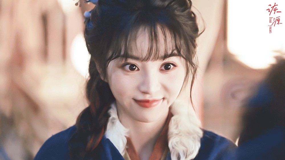 田曦薇 《逐玉》樊长玉 / 动图▷EP08-03 蓝外披+单边麻花辫-害羞笑“谢