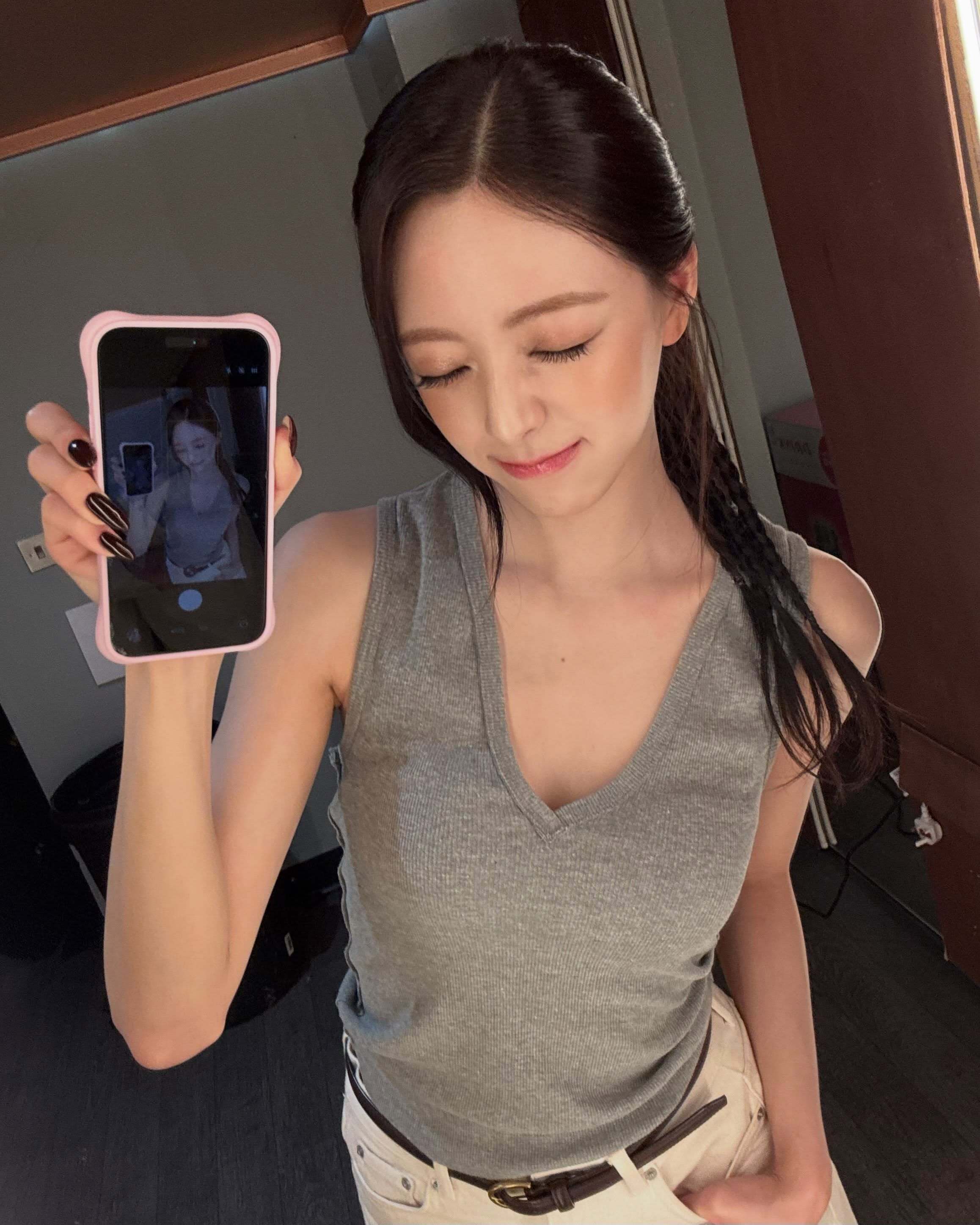 美娜[色] ​​​