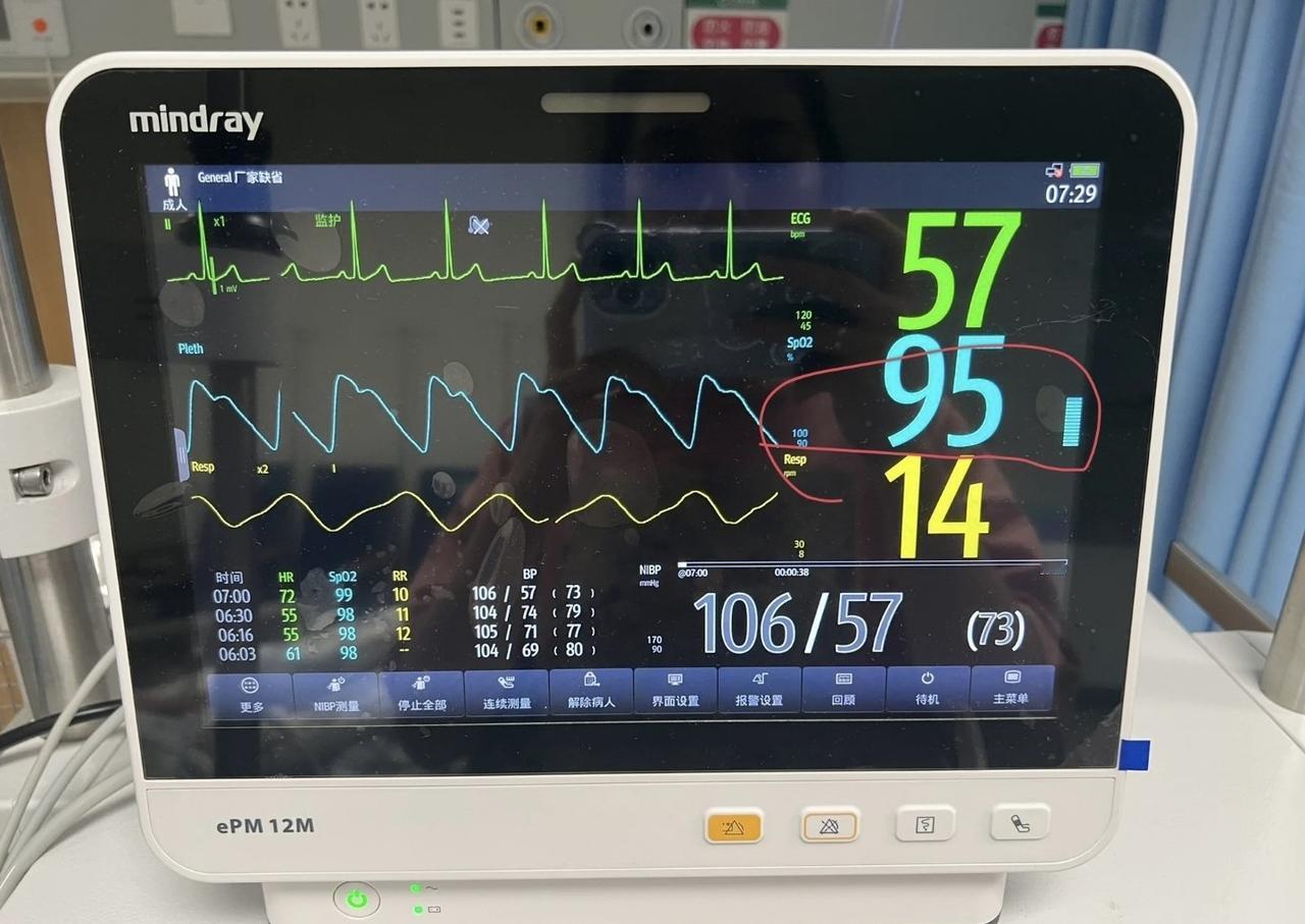 最近有件事真的让人捏一把汗，一位年轻女生突然心跳骤停被送进急诊，医生争分夺秒抢救