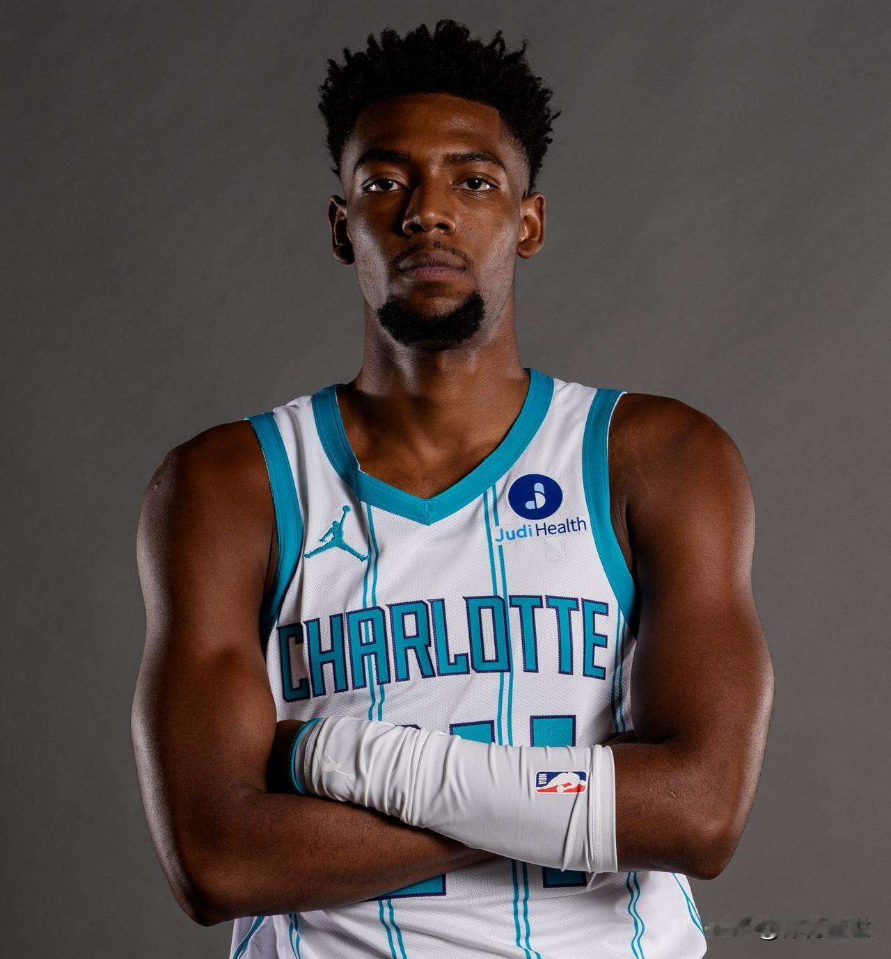 23岁，对于很多人来说可能还在摸索人生方向，而NBA黄蜂球员布兰登 - 米勒已在