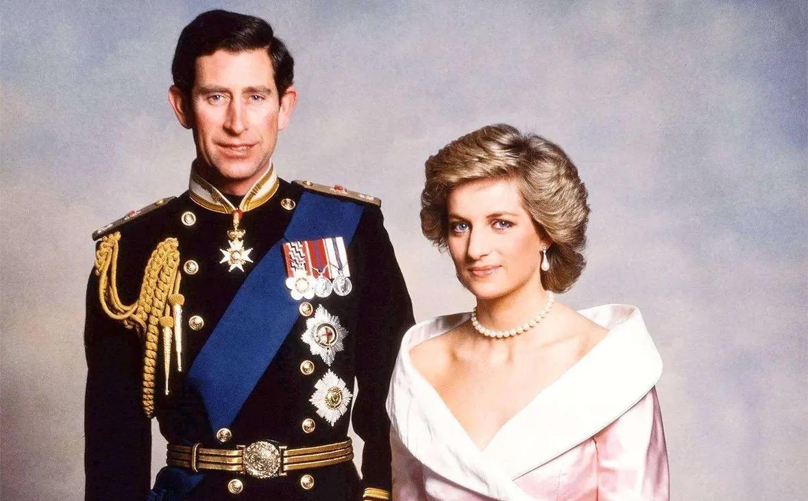 或许查尔斯也后悔啦吧，因为自古以来那句“谁都不比原配好”解开了很多事实。
虽然黛