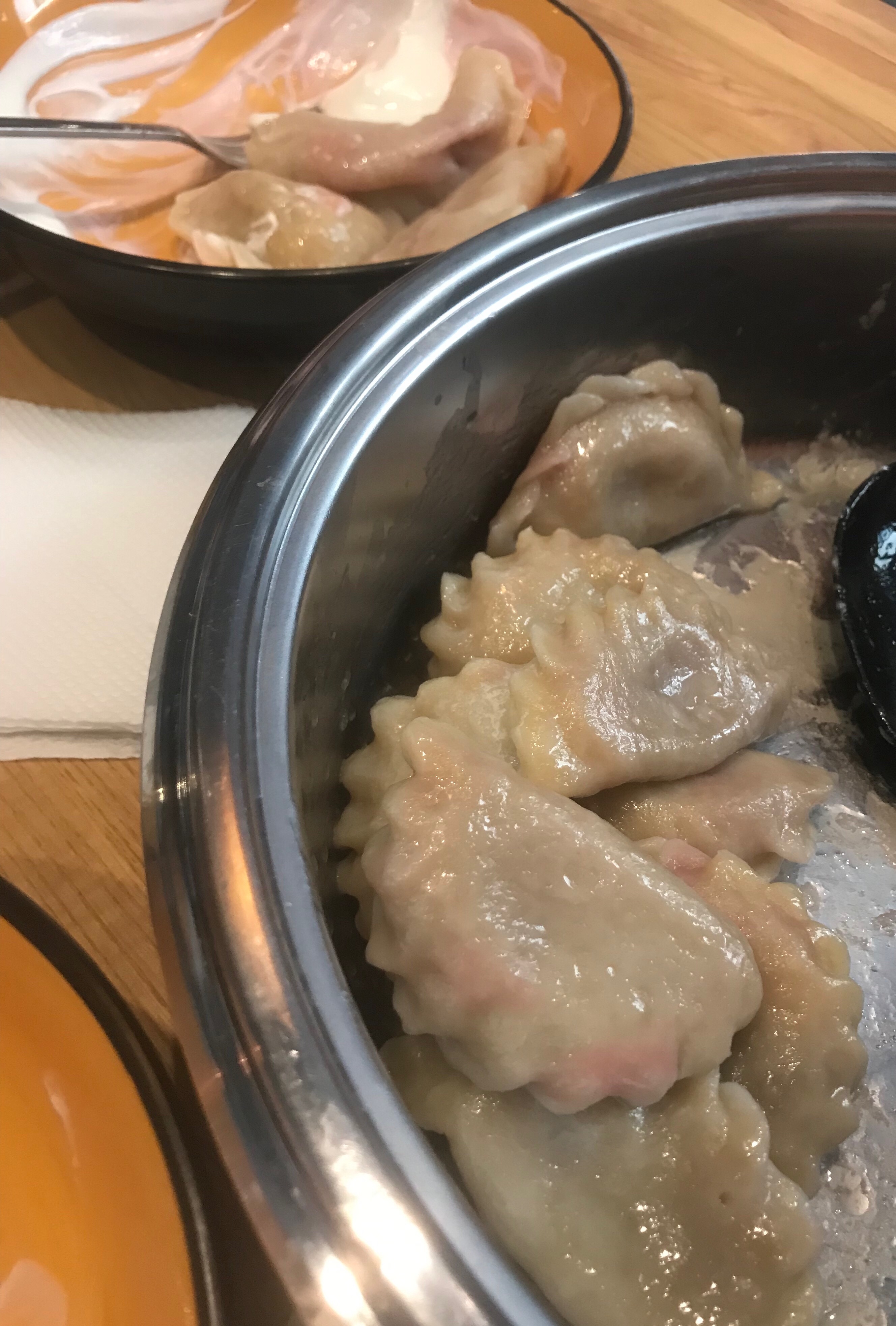 我们乌克兰家常菜餐厅“斯维托利亚炉火”出品的乌克兰传统食物，樱桃馅饺子。第一次尝