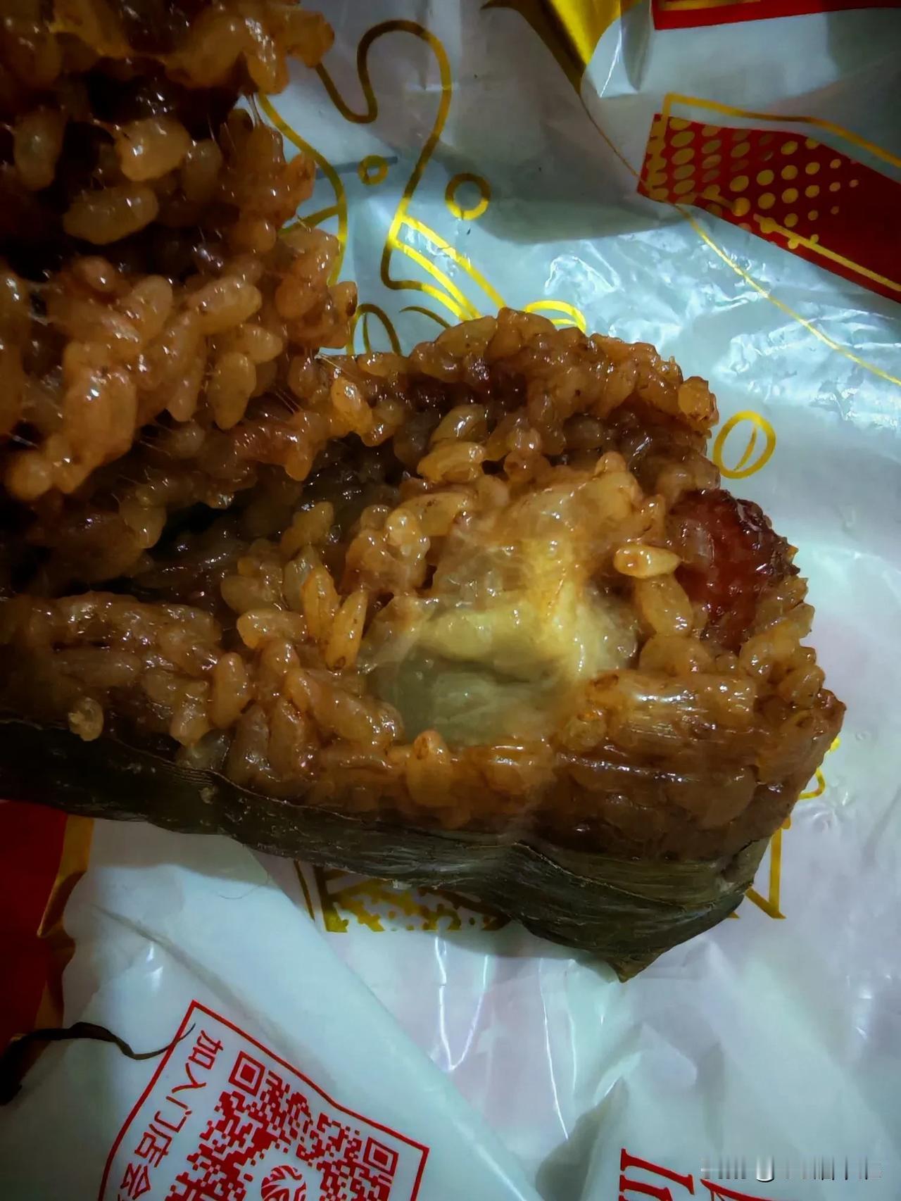 今天端午节，吃了一个肉粽子，味道一般。就是肉，真搞不懂，南方人真的吃这种肉的粽子