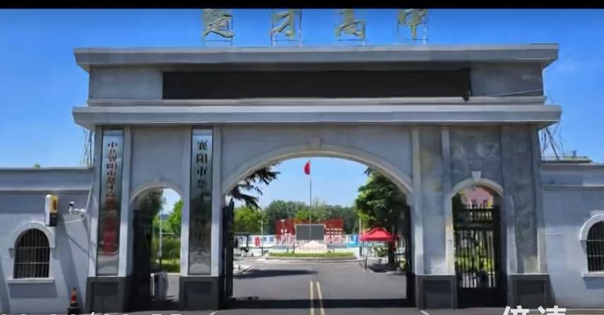 这样的学校，怎能让学生家长和新老师安心？

      应届毕业生难就业，本以为