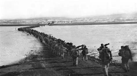 当年朝鲜战争停战在即，毛主席为何紧急下令，让 24 万志愿军在前线完成战役集结，