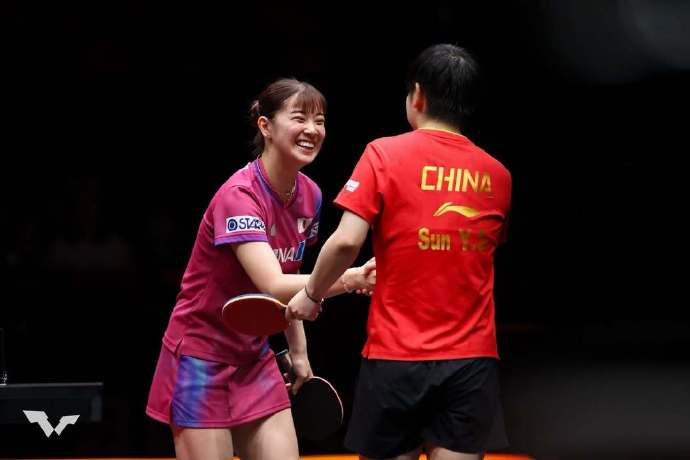 长崎美柚晒与孙颖莎握手照长崎美柚说发球还要练 结束WTT总决赛征程，长崎美柚更新