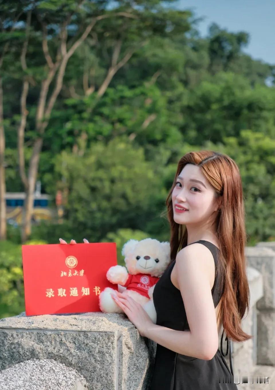 #朱绰盈女强人中的佼佼者# 
“落选港姐”朱绰盈凭借内地综艺《令人心动的offe