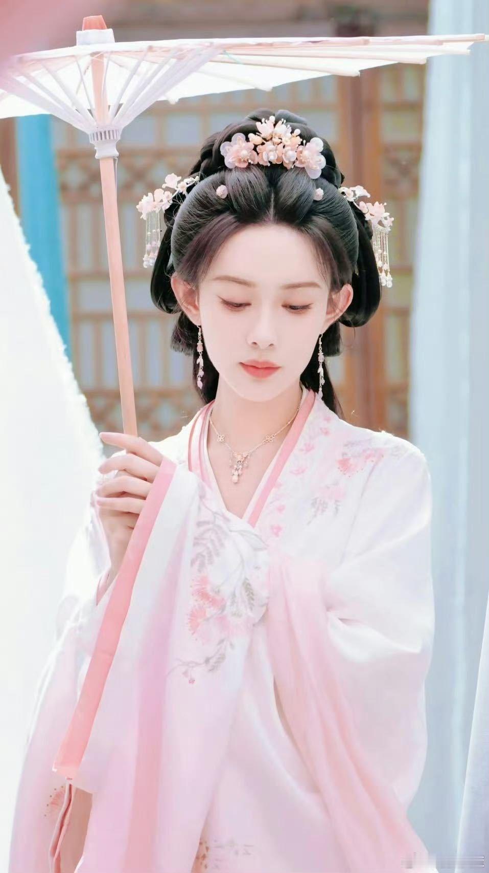 一集哇二集喔三集哇喔 第三集的大婚名场面必须夸，姜桃花主动勾脖子灌酒，这波操作太