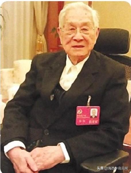 他曾任浙江省委副书记、省长、省委书记。1922年出生，山西运城人。上海大同大学肄
