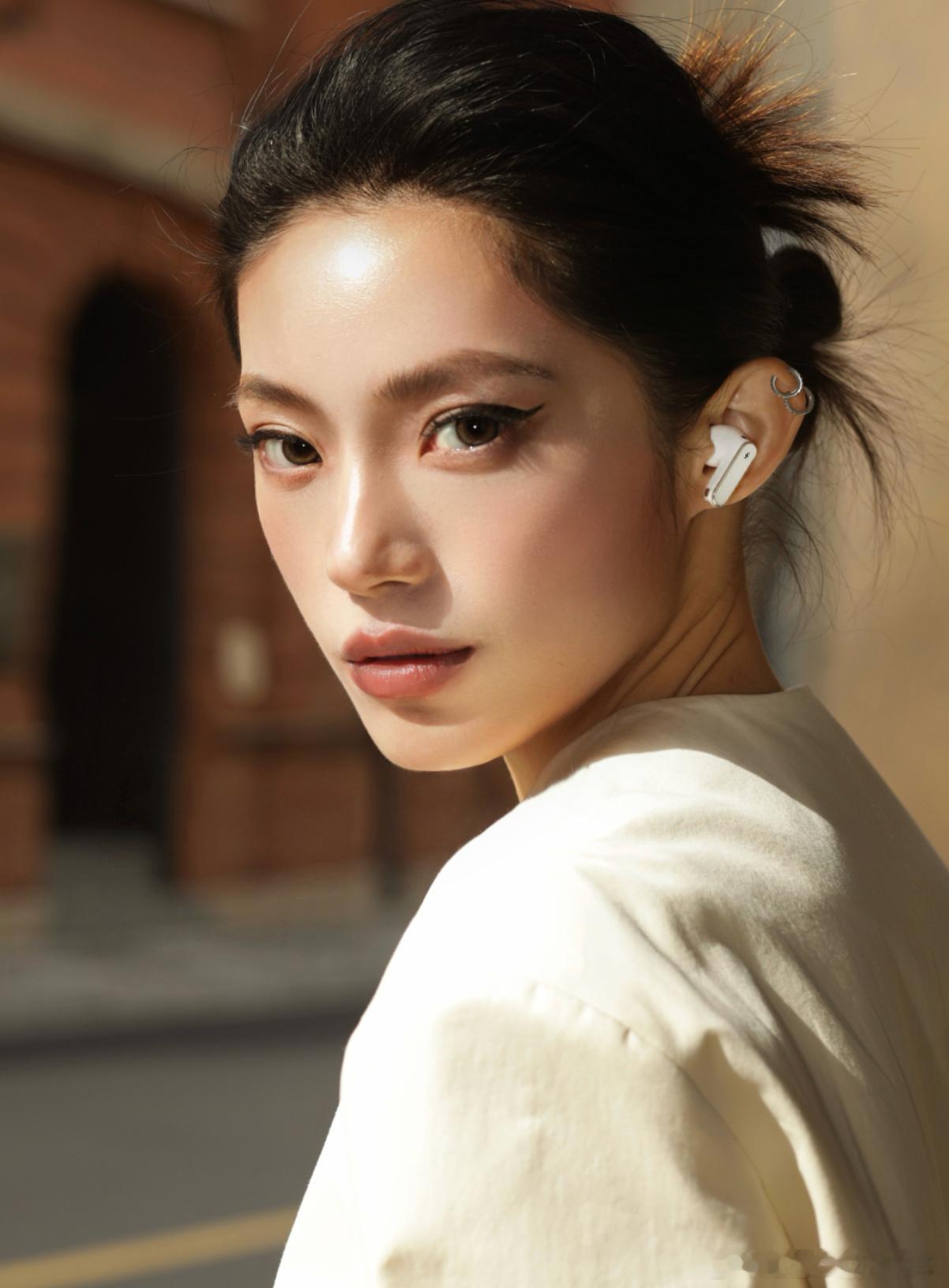 看完谭维维和华为合作重新演绎的《向山野》一下子就get到什么叫“母带级无损音质”