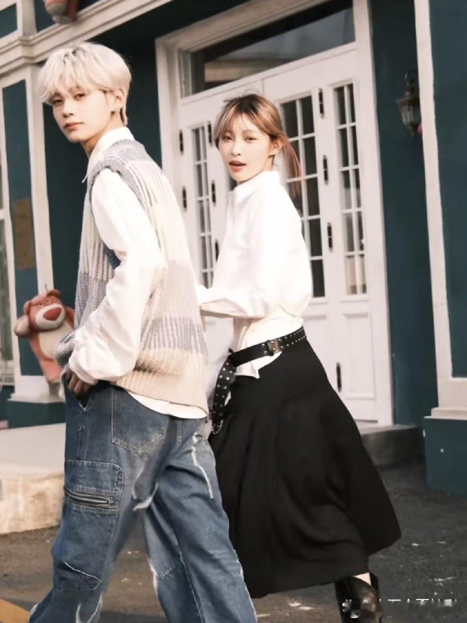 痞幼早期和香菜孙恩盛拍情侣照 真的好出片！ 