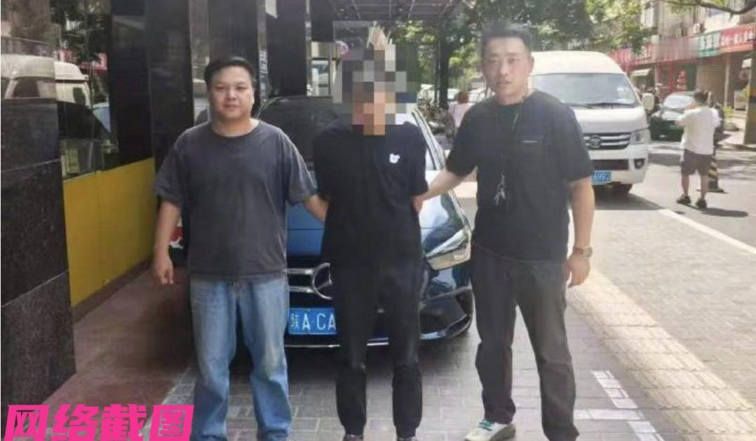 西安某家卤肉店内，负责人察觉店内系统后台营业款有不对的地方，事后查到近十万营业款