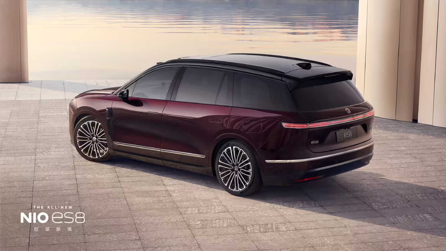 蔚来ES8新增M42星云红配色，选配价1万元一代车的老颜色了