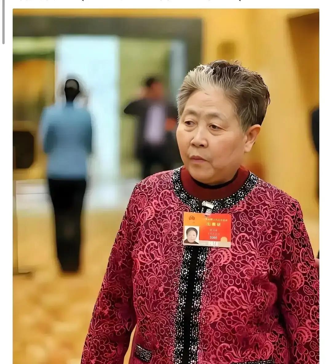 陶华碧在一次采访中提到，老干妈之所以一直使用某家玻璃厂的瓶子，并不是因为它保鲜或