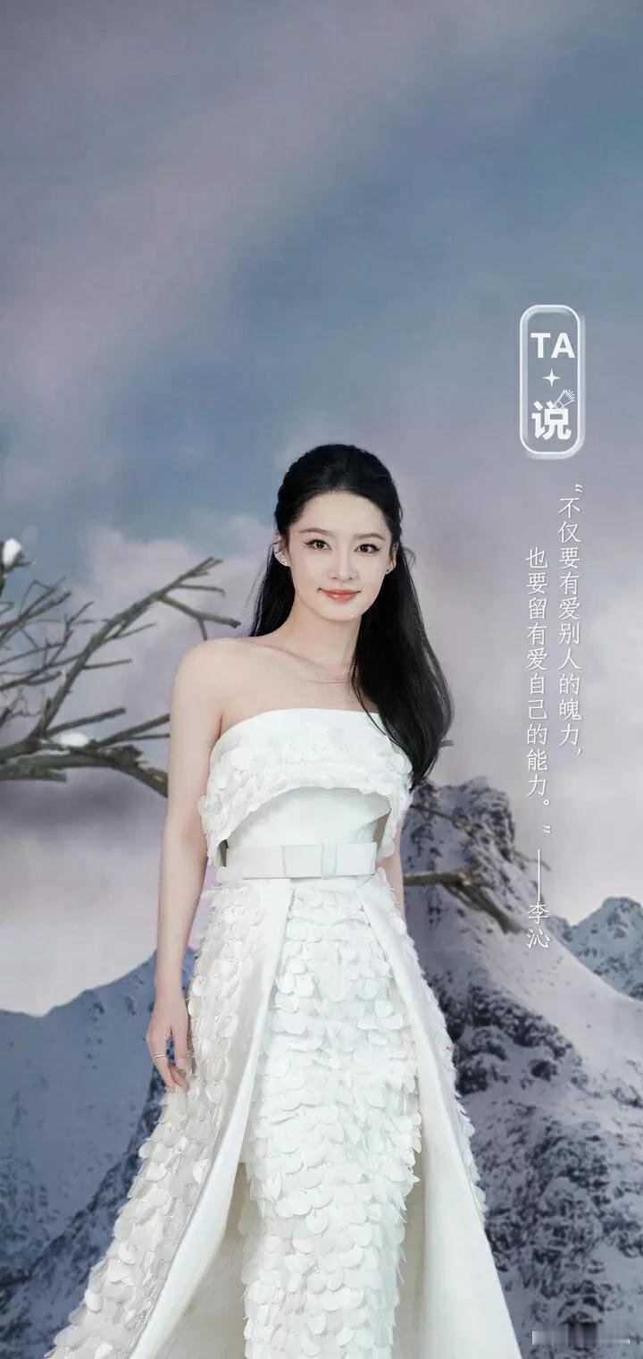 梦幻雪景下的优雅白裙，仙气飘飘，美不胜收！🌨️👗