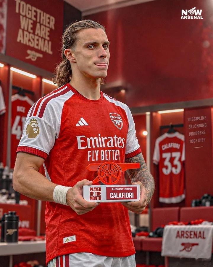 阿森纳八月最佳球员卡拉菲奥里 ⚽ 1 粒进球🅰️ 2 次助攻🧤 3 场零封 