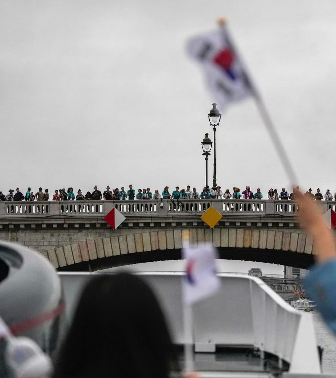 #奥运官方账号上只有韩国国旗被虚化#一生松弛的法国人和又又又破防的🇰🇷人[允