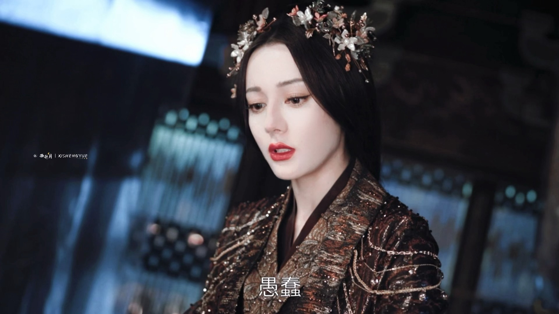 嘴上骂着愚蠢眼神里却流露出心疼🥹都说了我们灵主大人最是心软了…白日提灯迪丽热巴