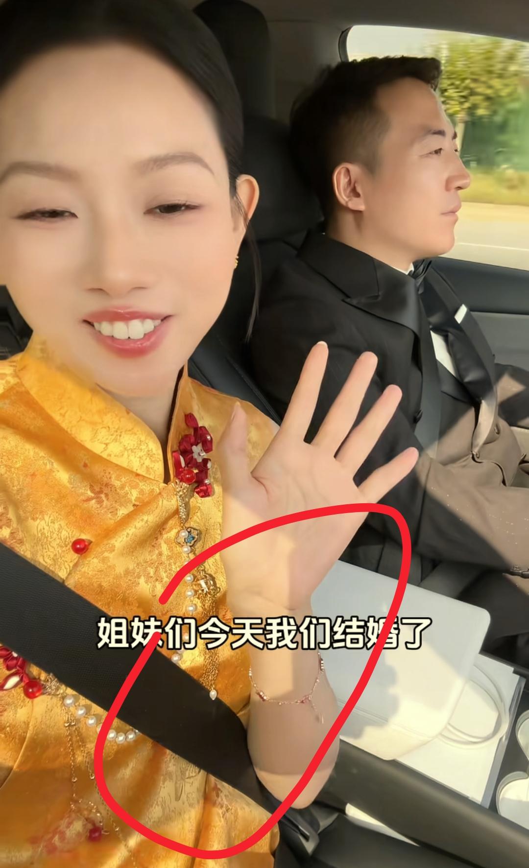 现在全网最让人羡慕的男人就是西北小强了吧！
不是因为婚礼大排场，也不是因为彩礼天