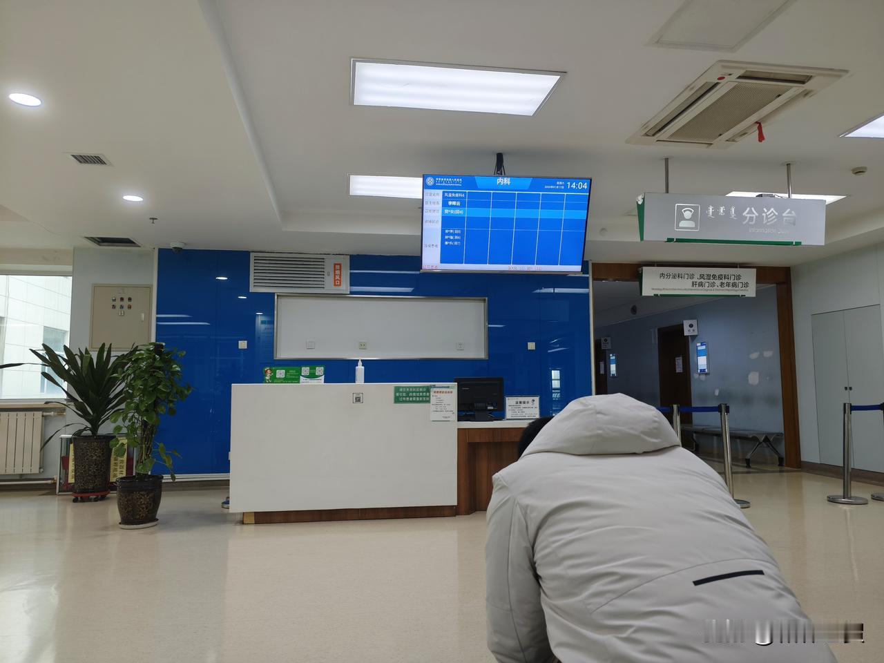 卵圆孔未闭封堵术后，已经过去了9个多月，昨天去内蒙古自治区人民医院复查。
在主任