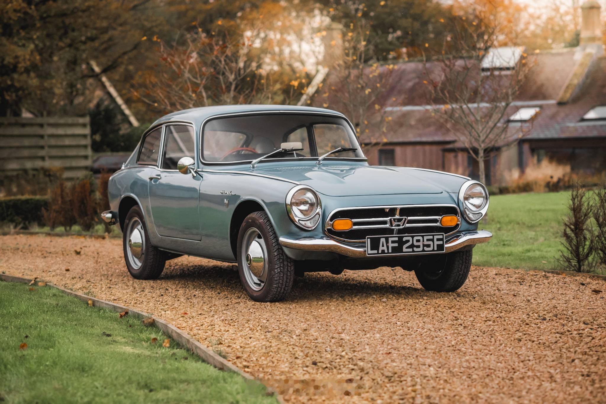 现在很多人买车都看重智能化，但偶尔看看这种老车，你会突然明白，机械的质感永不过时