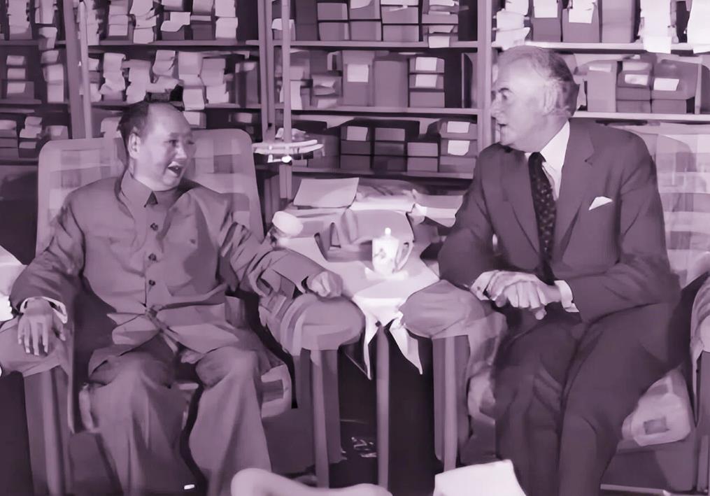 1973年11月1日，澳大利亚总理惠特拉姆在访华期间对毛主席说：“澳大利亚和日本