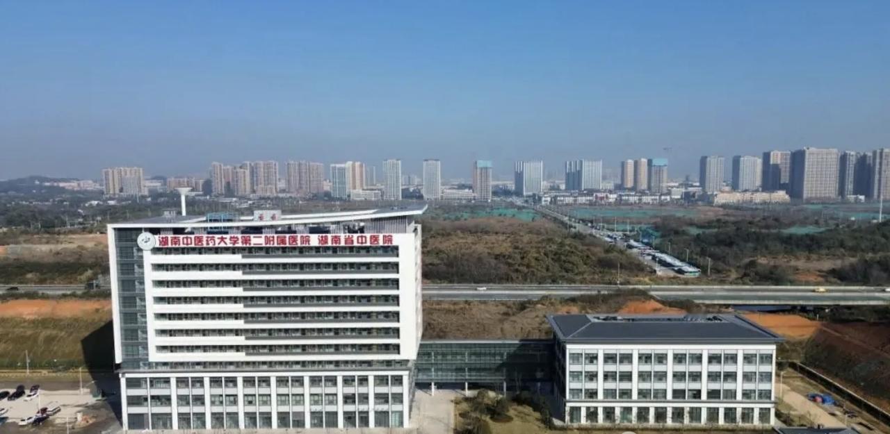 湖南中医药大学第二附属医院高铁西城新院区全面冲刺开业筹备 即将投用
 
2026