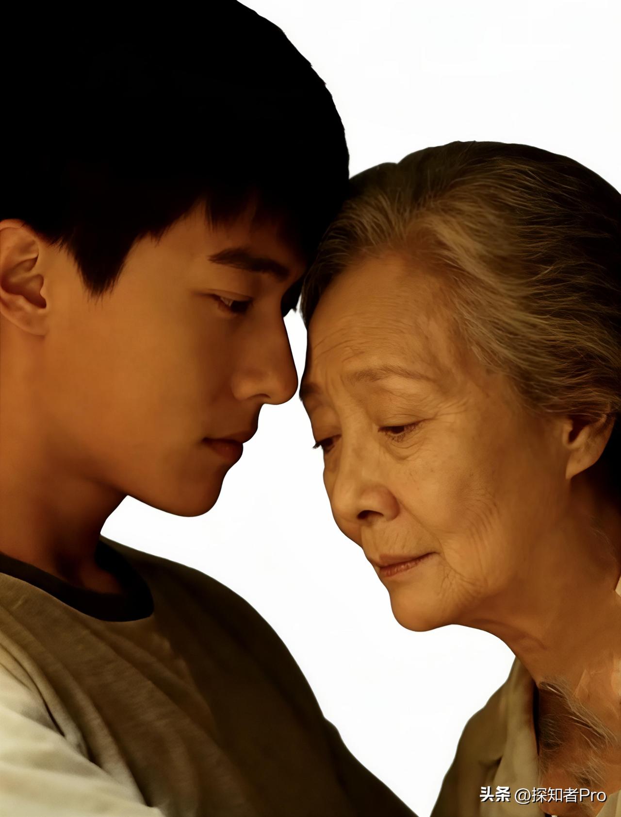 上海60阿姨，晚年遇上甜蜜黄昏恋
线下奔现瞬间，阿姨哭笑不得
来的竟是一个还未满