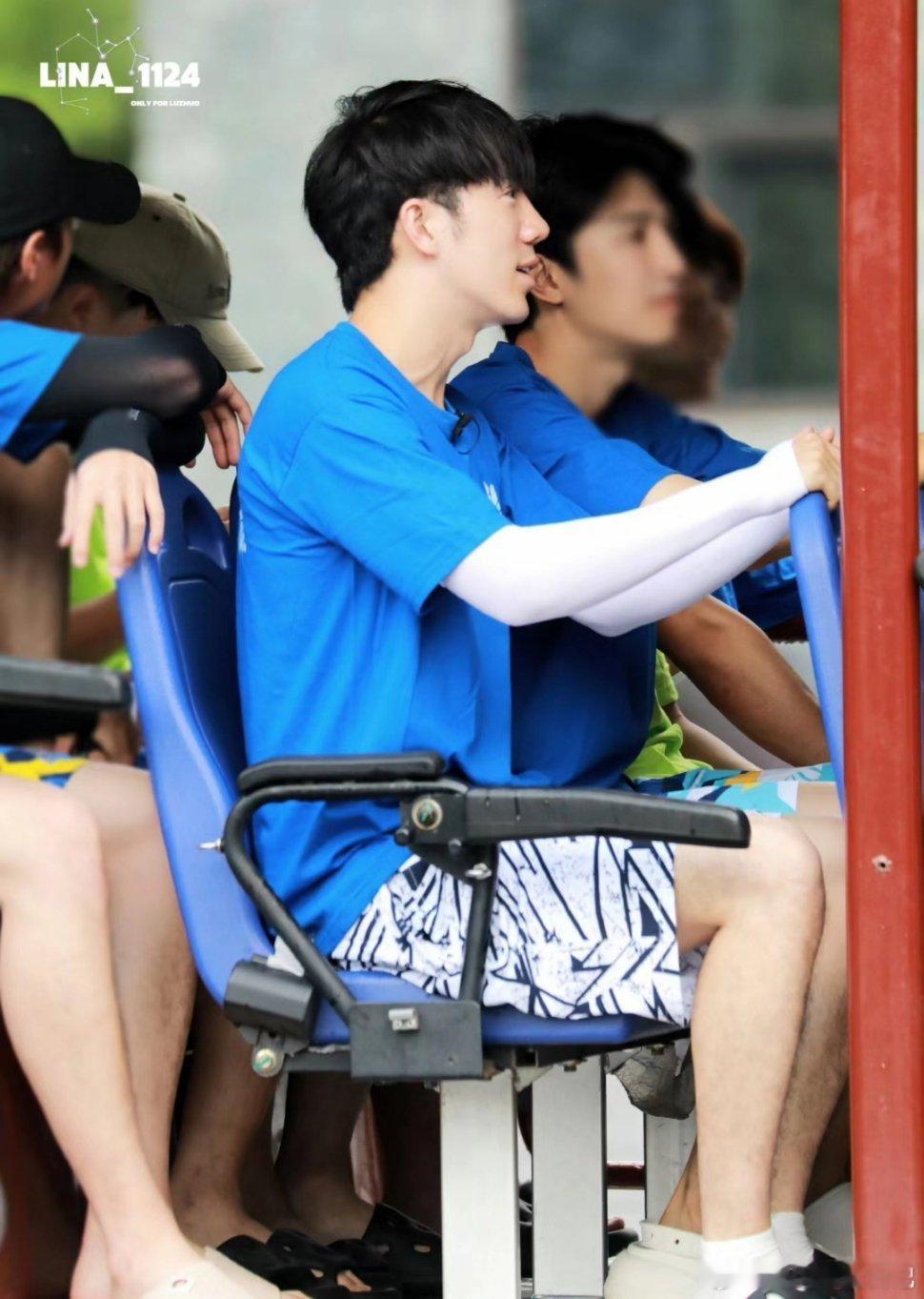 鸽们们玩水就是开心哈[doge]就是有点掉装备 ​​​