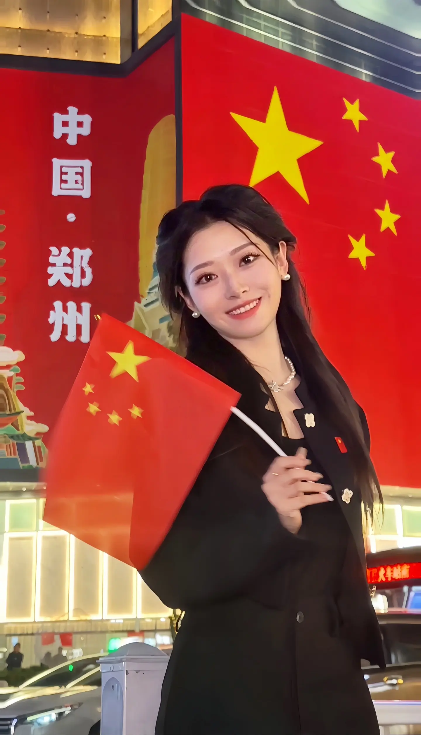 做中国女孩🇨🇳 5G过国庆。快来get红旗合照～咱也是用上这个bg...