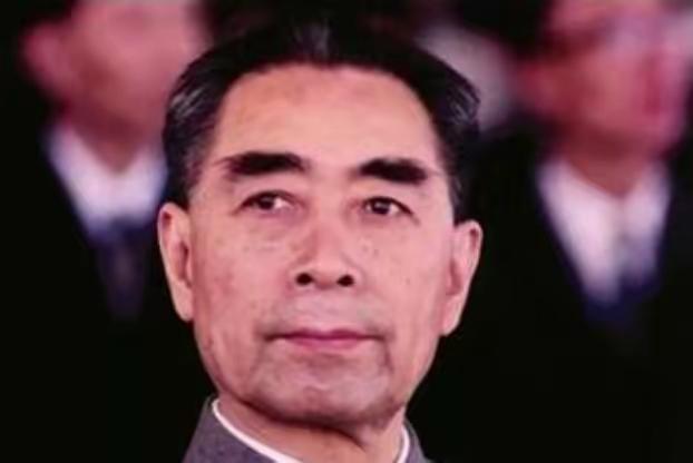 1976年1月8日的北京，上午，周恩来总理在305医院闭上了眼睛，可下午，一辆不